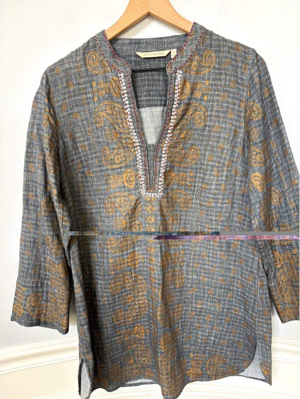 Soft Surroundings Tunic Blouse S Gray Gold Paisley Embroidered V-Neck 3/4